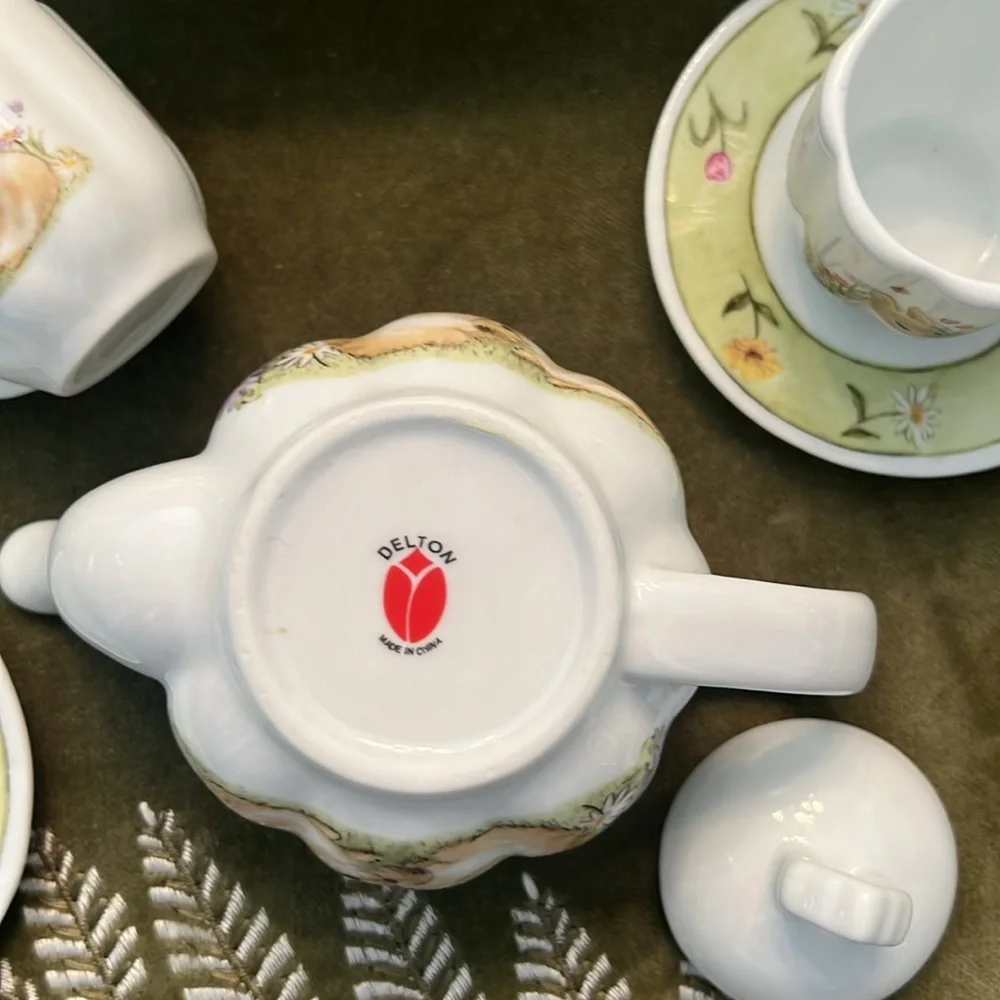 Vintage, MCM.  children’s five and over, porcelain tea set, with basket. - Picture 11 of 13
